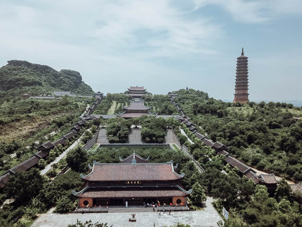 Continue uphill to the second level and discover the large golden Buddha. Walk into the great hall and prepare to be in utter awe at the impressive golden Buddha that sits behind a haze of incense smoke.