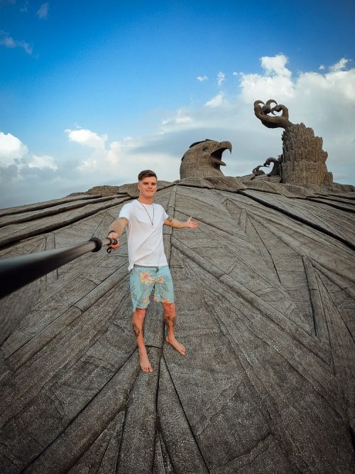 åbning Midlertidig Ren JADAYUPARA IN KERALA - World's Largest Bird Statue | Jonny Melon