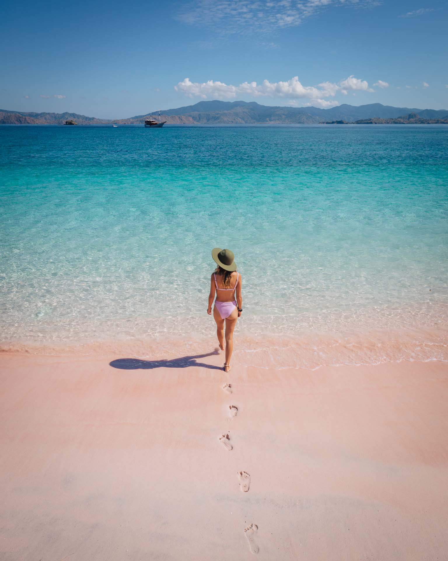 padar island, pulau padar, padar island indonesia, padar island hike, padar viewpoint, padar hike, padar island viewpoint, pink beach padar