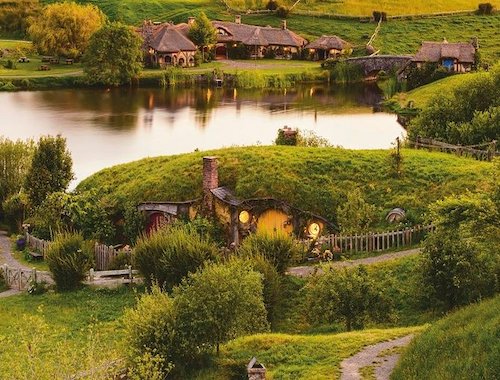 Hobbiton Movie Set and Waitomo Caves tours in Auckland