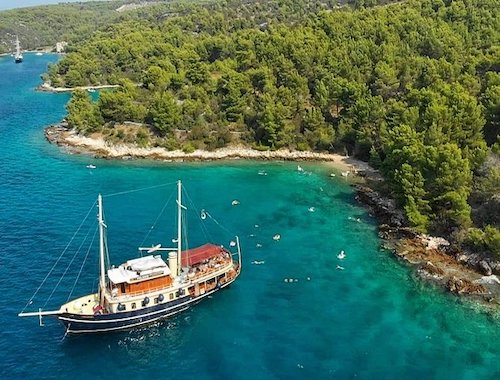 Half Day All Inclusive Cruise to Islands Brac and Solta
